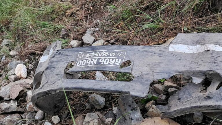 कर्णाली नदीमा बेपत्ता फोर्स गाडी खोज्न दोस्रो दिन पनि गोताखोर परिचालन