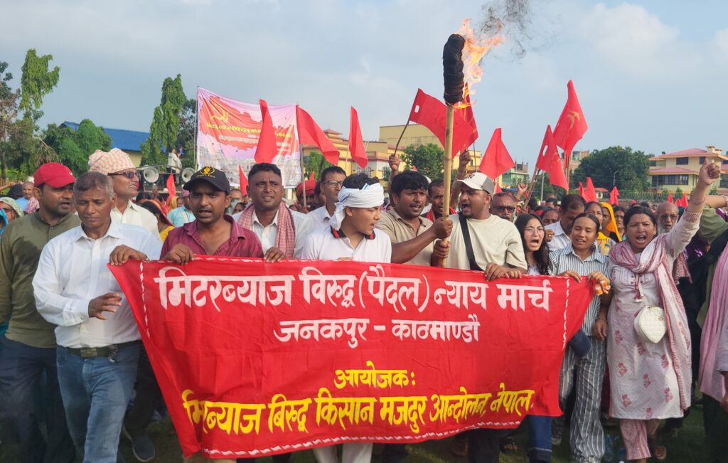 बालेनले आश्वासन दिएको तिरहुतिया गाछीबाटै न्याय माग्न काठमाडौं हिँडे मिटरब्याज पीडित