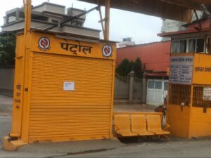 इन्धनको मूल्य घटेपछि काठमाडौंका अधिकांश निजी पेट्रोल पम्प बन्द