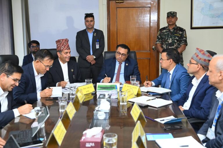 धितोपत्र बोर्डमा अर्थमन्त्रीको निर्देशन : नियामकीय गुणस्तर र उच्च नैतिकतासहित पूँजी बजार विकास अघि बढाउन जोड