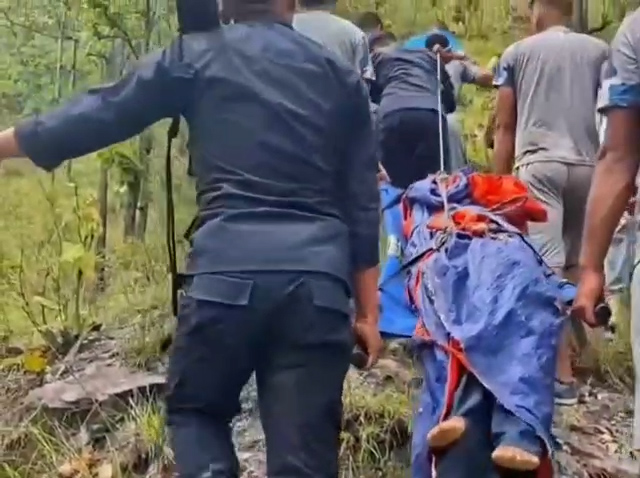 कर्णाली नदीमा खसेको फोर्स गाडी अझै बेपत्ता, पाँच घण्टापछि गोताखोर टोली घटनास्थलतर्फ