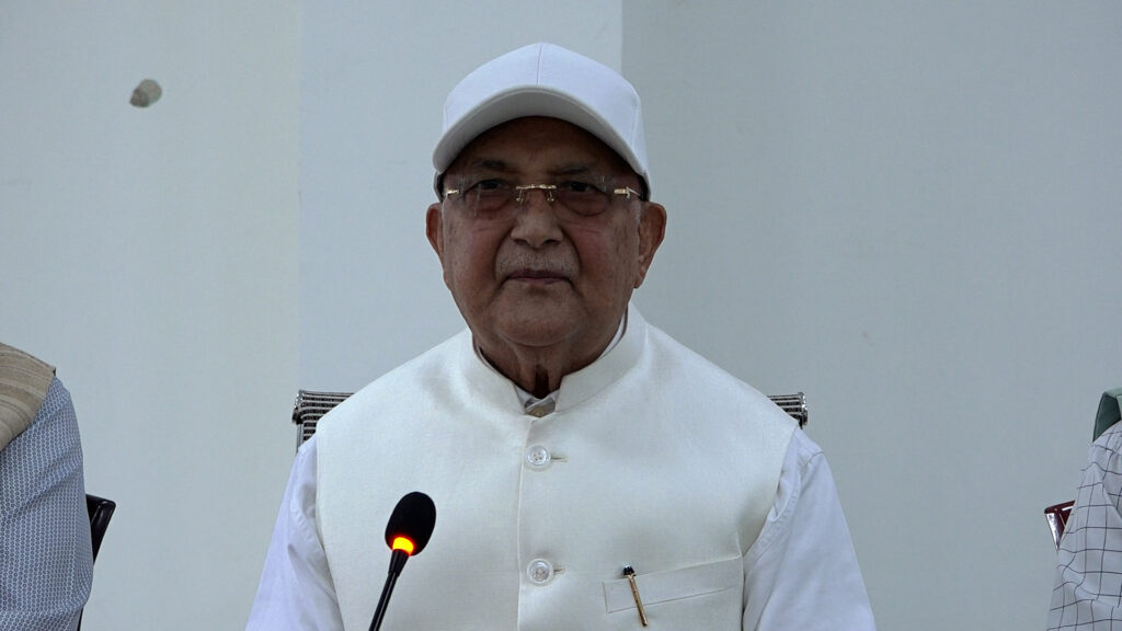 सरकार उम्लिएको दूधजस्तो, अन्तर्राष्ट्रिय फुटबल हेरेर रमाउनु बाहेक नेपालमा खुसी हुने ठाउँ छैन : ओली