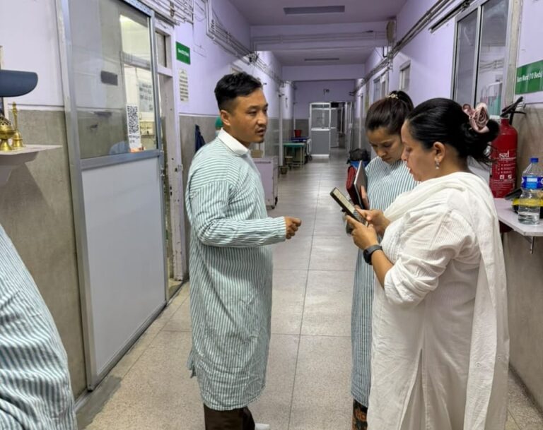 चिकित्सकद्वारा जलनका बिरामी नेपालीको स्वास्थ्य अवस्था स्थिर भएपछि मात्र थप उपचार गर्न भारत लैजान सुझाव