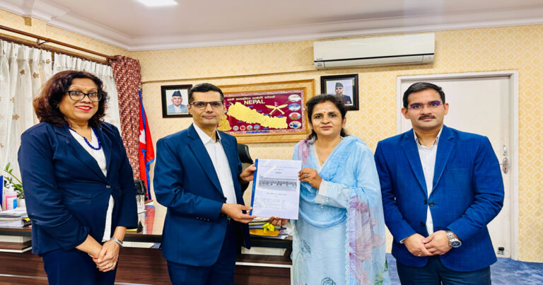 दुई महिनाभित्र हेटौंडा कपडा उद्योगबाट परीक्षण उत्पादन सुरु हुने, पुनः सञ्चालनको प्रतिवेदन मन्त्री यादवलाई बुझाइयो