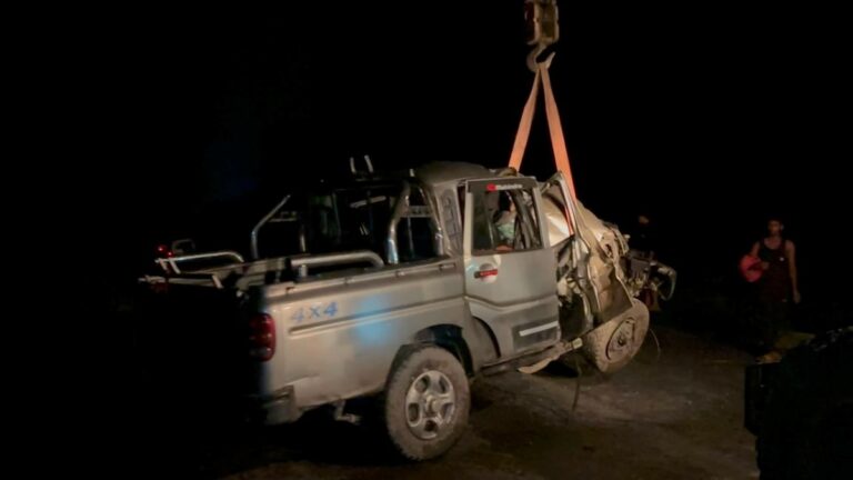 विद्युत् लाइन मर्मत टोली चढेको गाडी दुर्घटना, दुई जनाको मृत्यु 