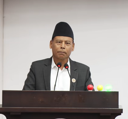 सुशासनमाथि सांसद हमालको प्रश्नः ‘हाइवे एक्सप्रेसमा सरकार, चालक को ?’