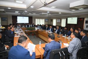२० ठूला करदातालाई एउटै टेबलमा राखेर अर्थमन्त्रीले भने– ‘नेपालमा ठूलो लगानी गरेर रोजगारी सिर्जना गर्नुस्, सरकार साथमा उभिन्छ’